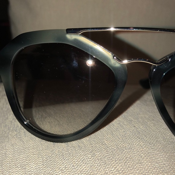Prada sunglasses - Picture 2 of 6